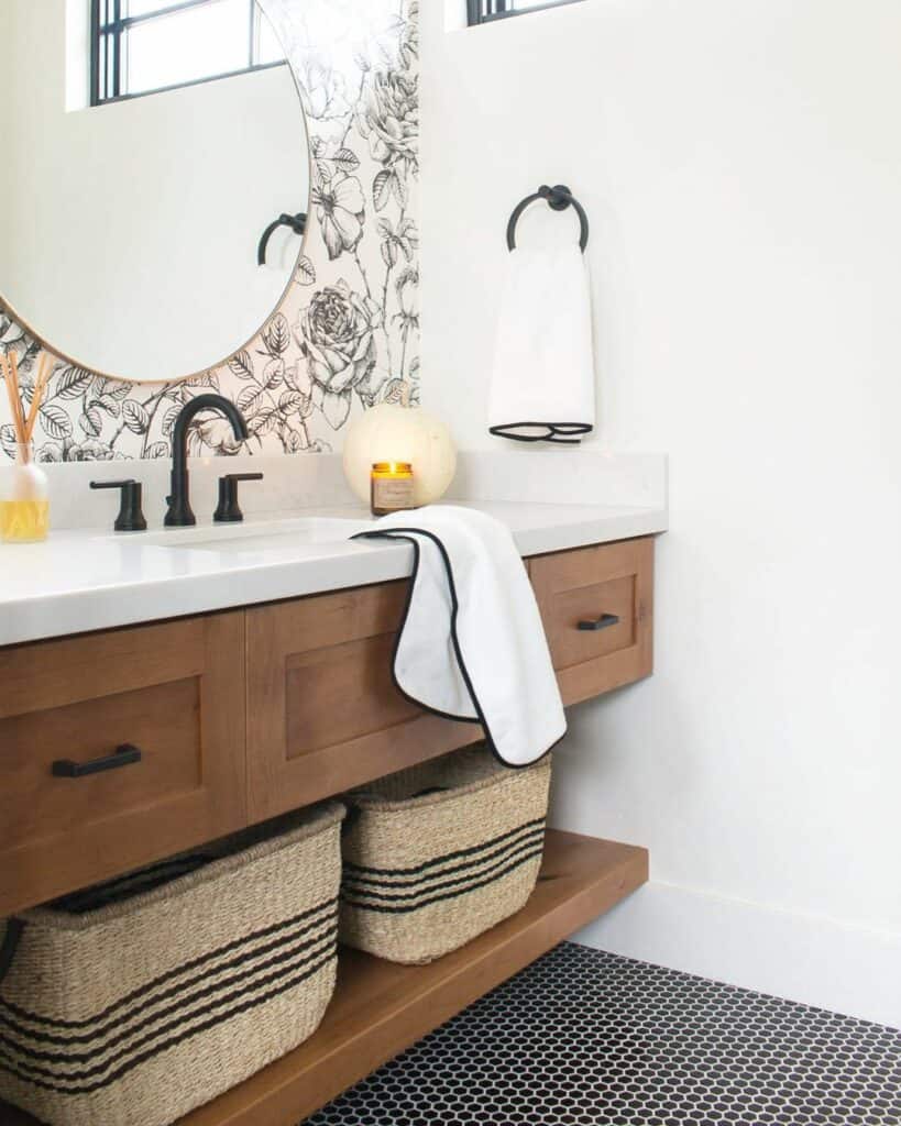 Black and White Modern Small Bathroom Design