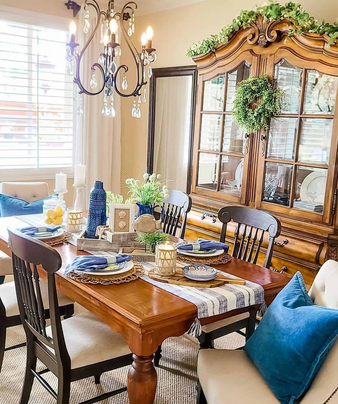 Blue and Floral Table Décor Soul & Lane