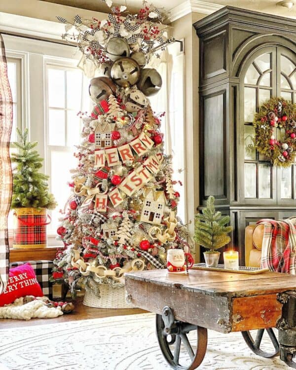 38 Festive Christmas Coffee Table Centerpiece Decorations