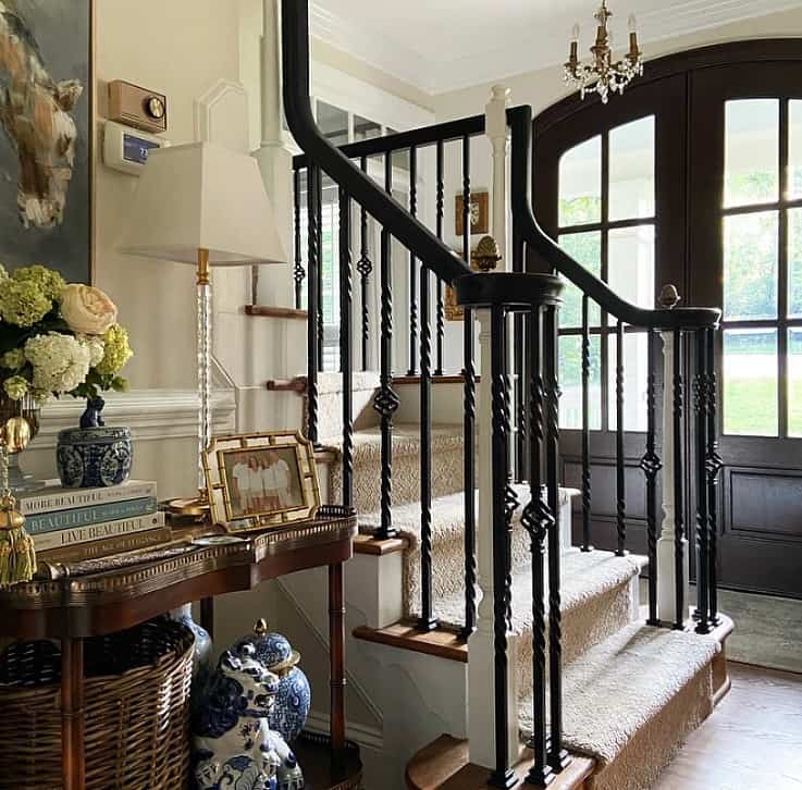 Carpet Ideas for a Vintage Entryway