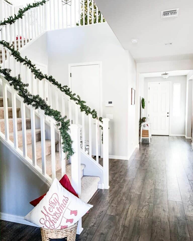 Christmas Décor and Carpet Ideas for Stairs