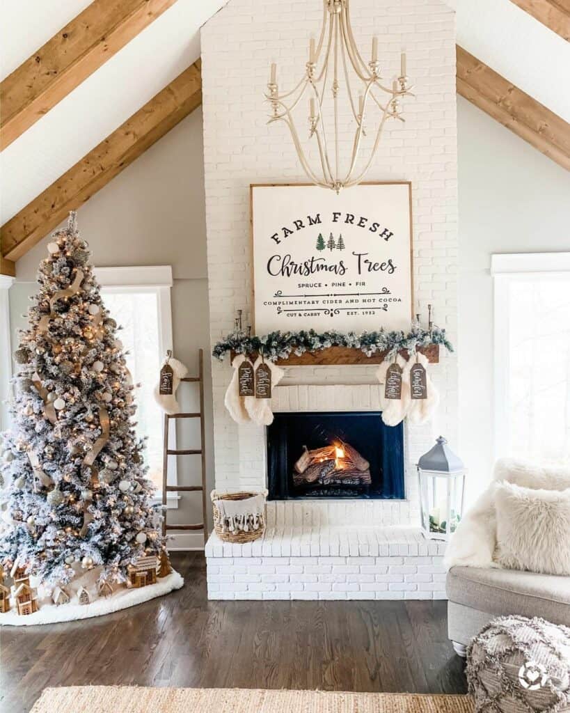 Christmas Décor for Cozy Vaulted Living Room