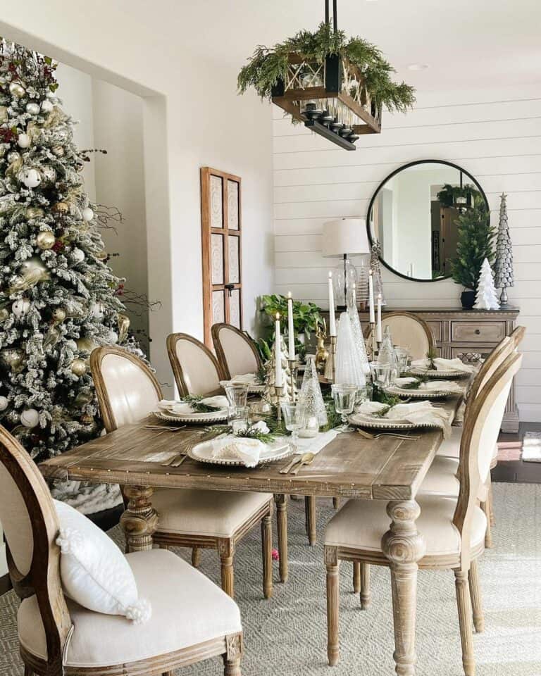 Christmas Farmhouse with Gold Table Décor