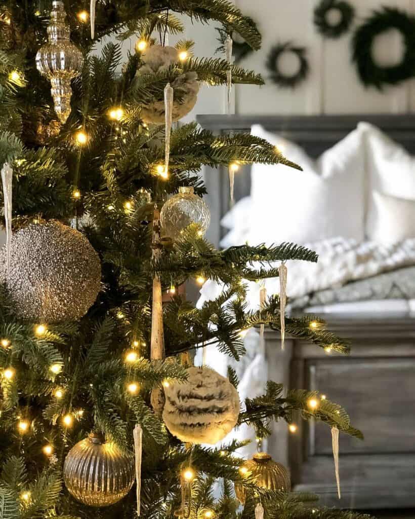 Christmas Wreath Bedroom with Twinkle Light Tree