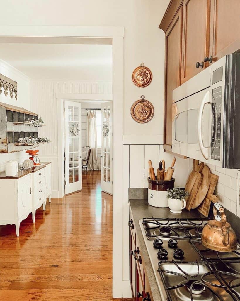 Copper Décor for Traditional Kitchen