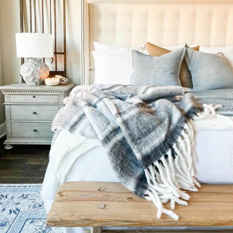 Cozy Grey Bedroom Décor