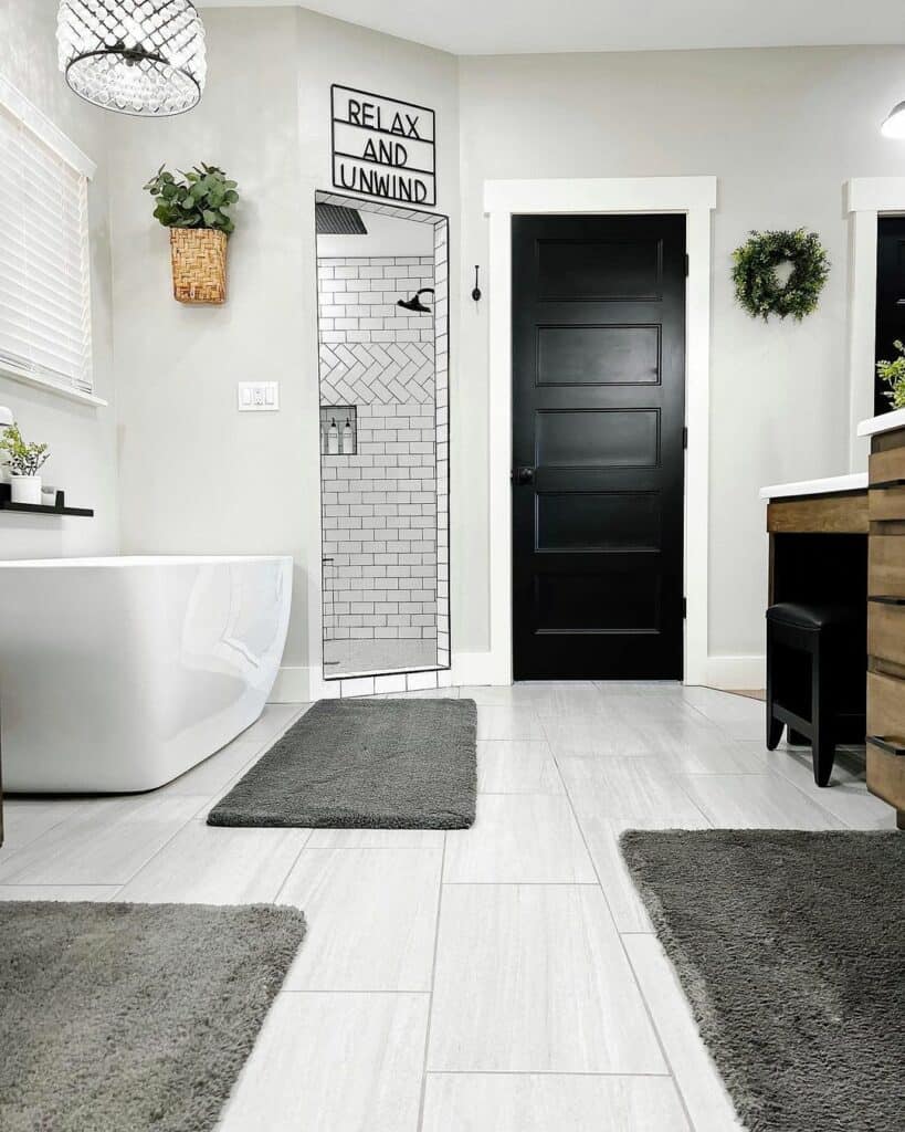 Doorless Black and White Shower Curb