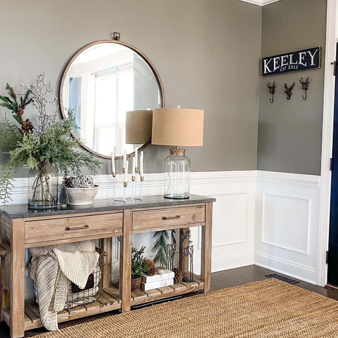 35 Diverse Ways to Showcase Entryway Wall Décor