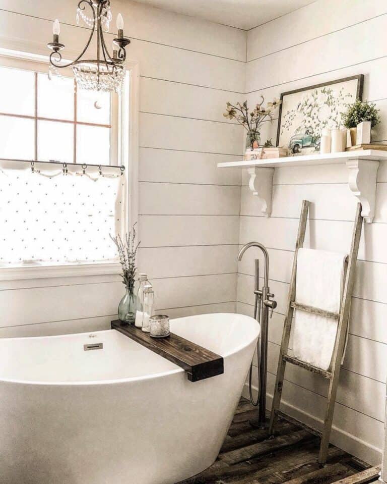 Farmhouse Shiplap Bathroom Window Ideas