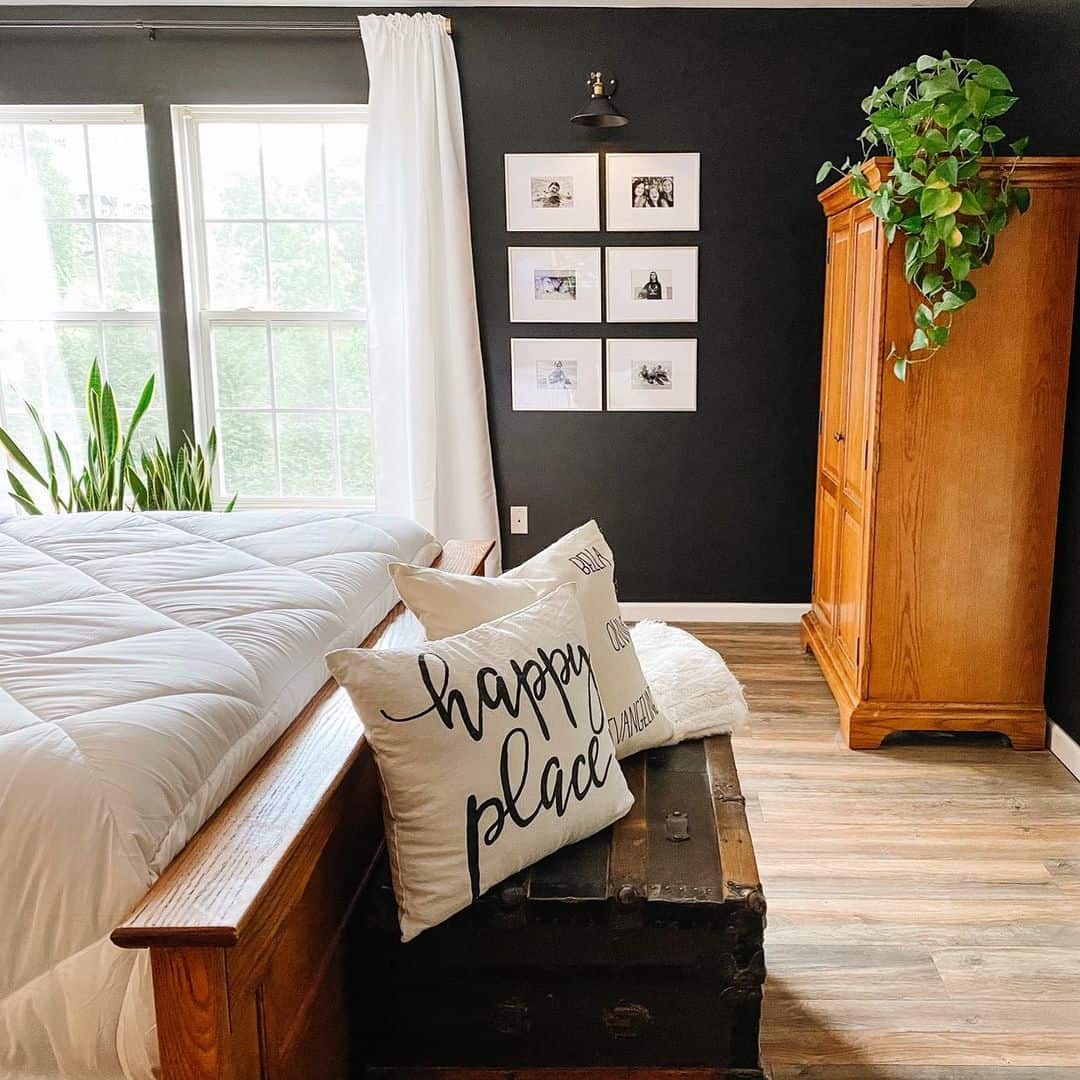 35 Sophisticated Black Wall Décor Ideas for Any Home