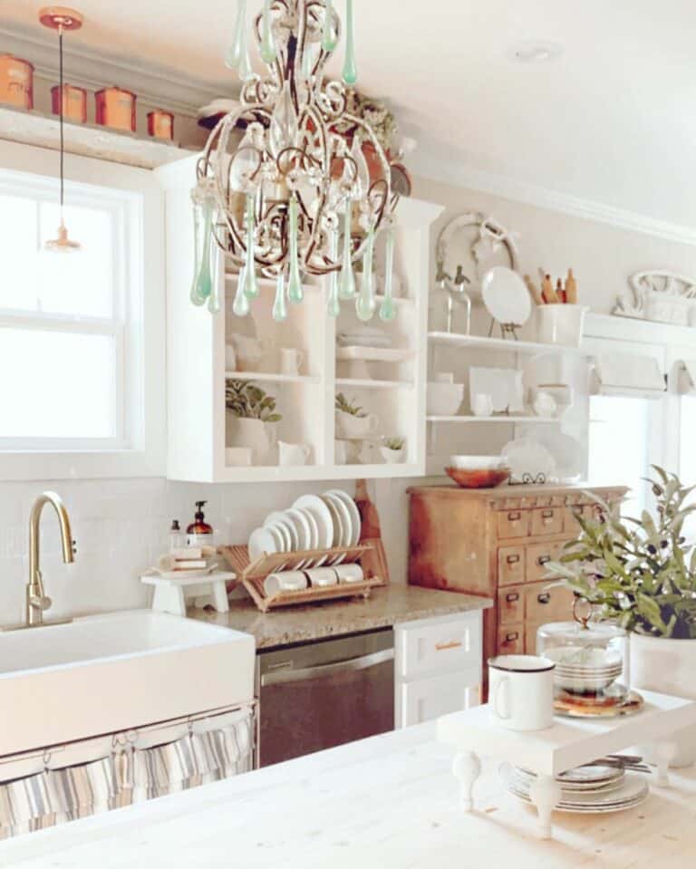 Gold Kitchen Cabinet Hardware on Lower Cabinets