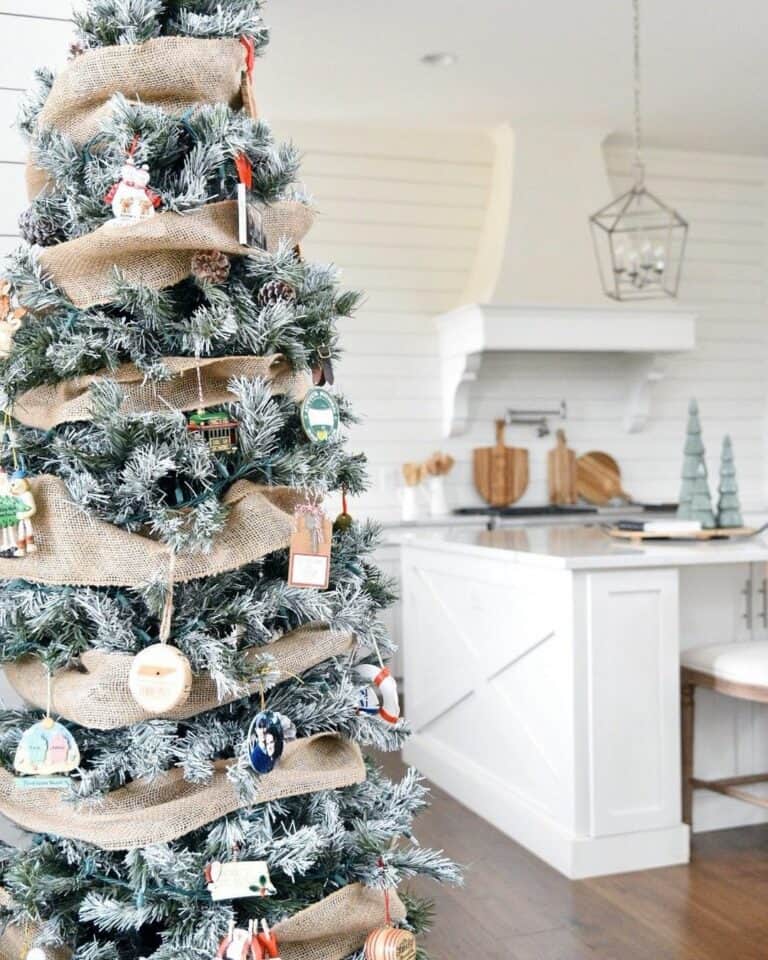 Kitchen with Farmhouse Christmas Tree Decorations