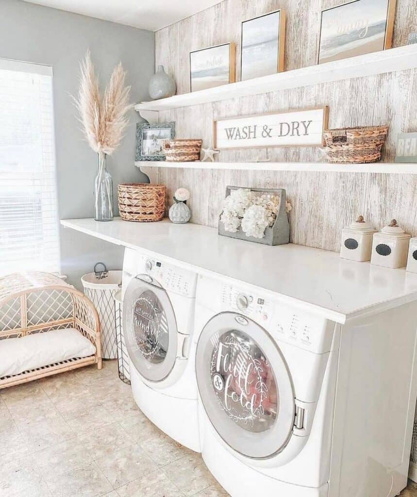 Laundry Room Décor with Pictures