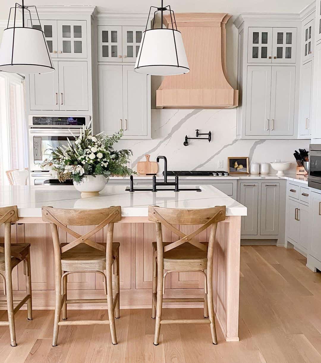 31 Light Grey Kitchen for a Sophisticated Style