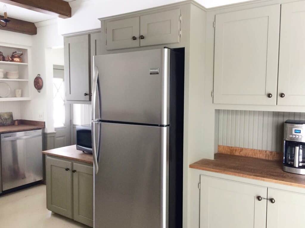 14 Grey With Black Hardware Ideas That Pop