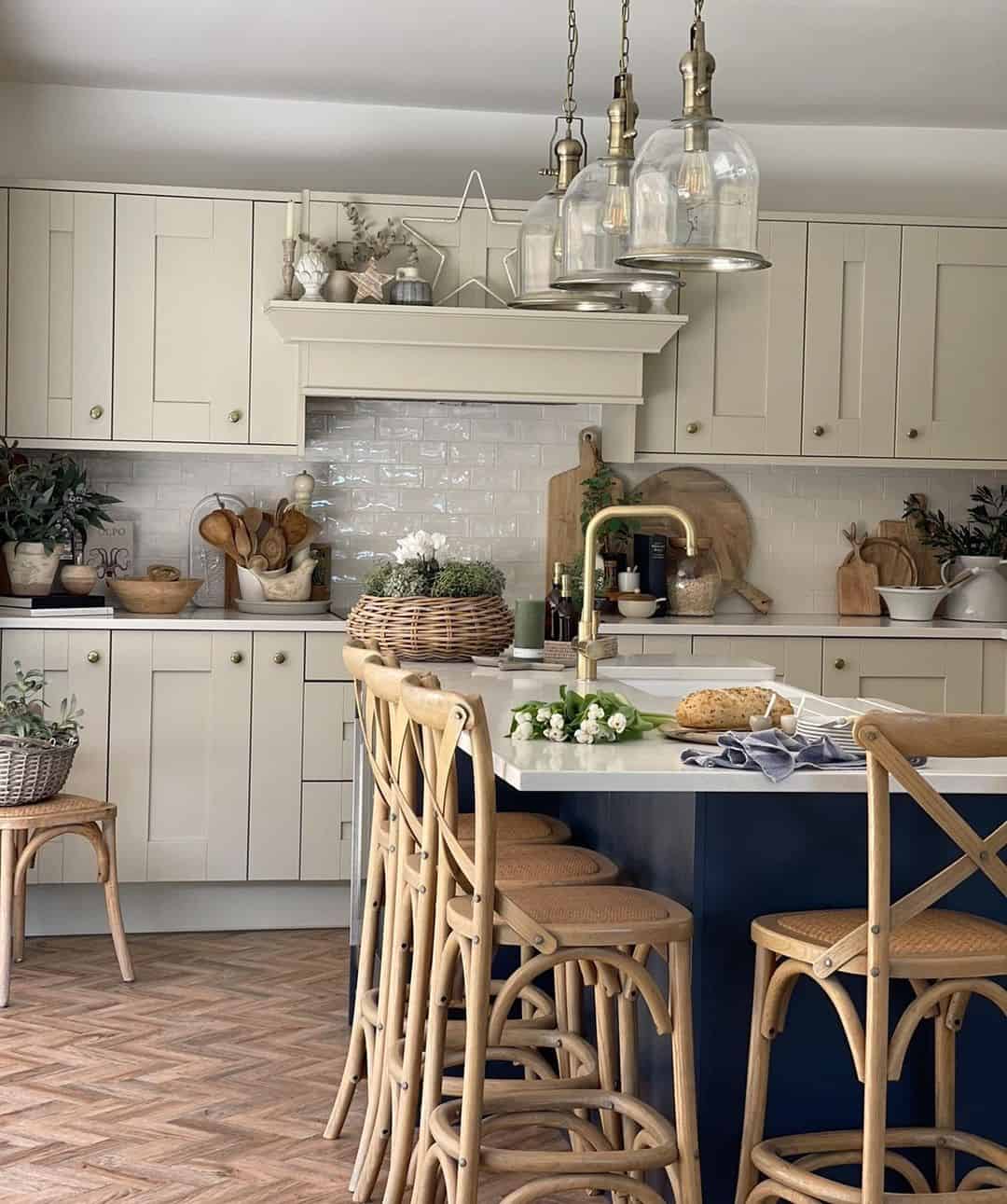 36 Charming Farmhouse Kitchen Island With Seating Options