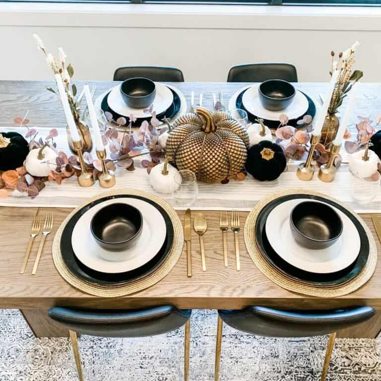 Luxurious Black and White Fall Table Idea