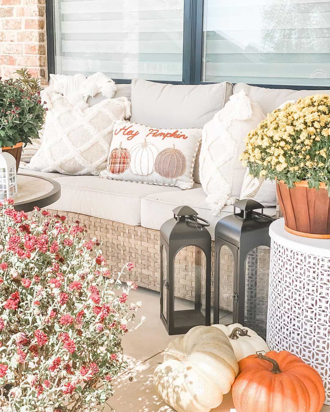 35 Distinctive Ideas for Including Lantern Decor