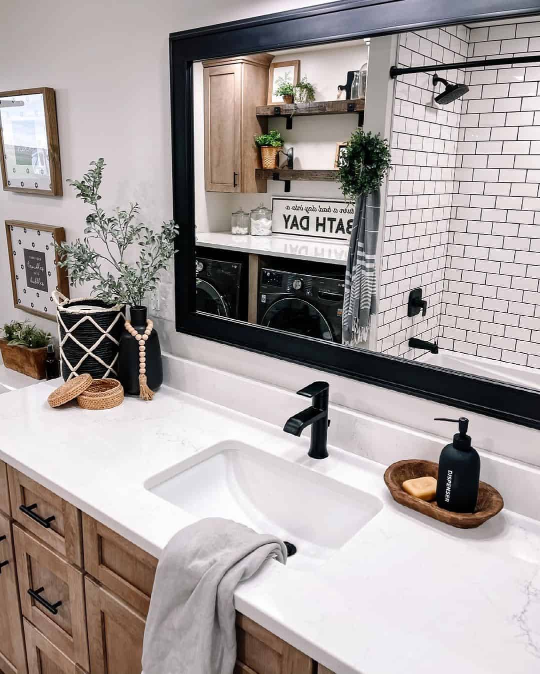 27 Ways to Update Your Bathroom with White Tiles and Black Grout
