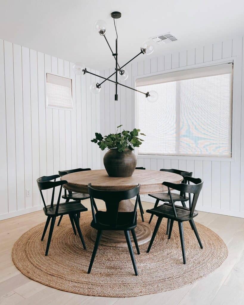 Modern Round Dining Table Décor Ideas