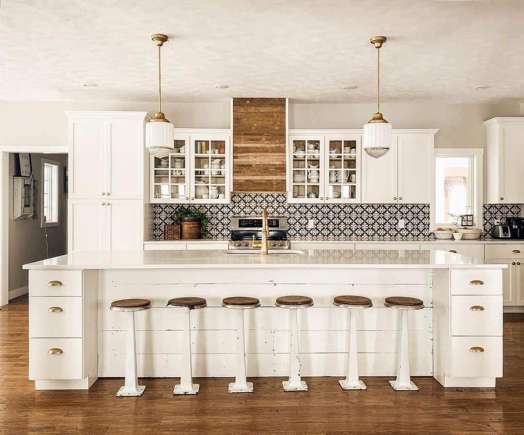 28 Wood Range Hood Ideas for an Engaging Kitchen