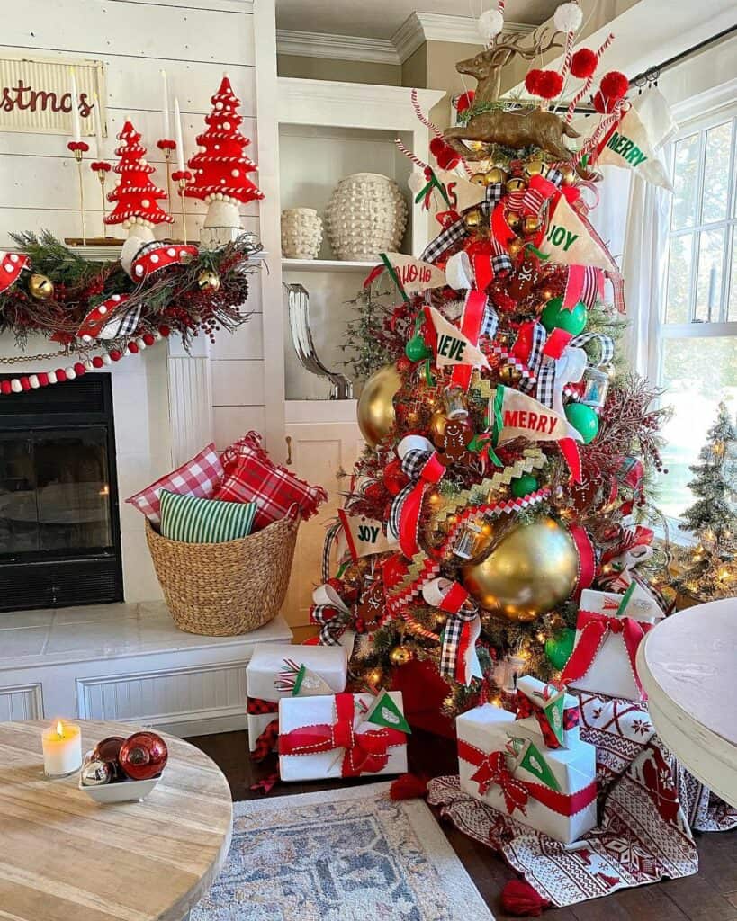 Oversized Ornament Christmas Tree