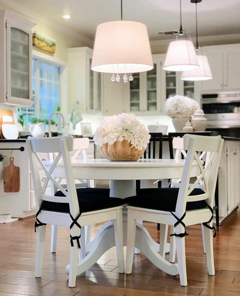Pendant Lighting Over Dining Table Décor