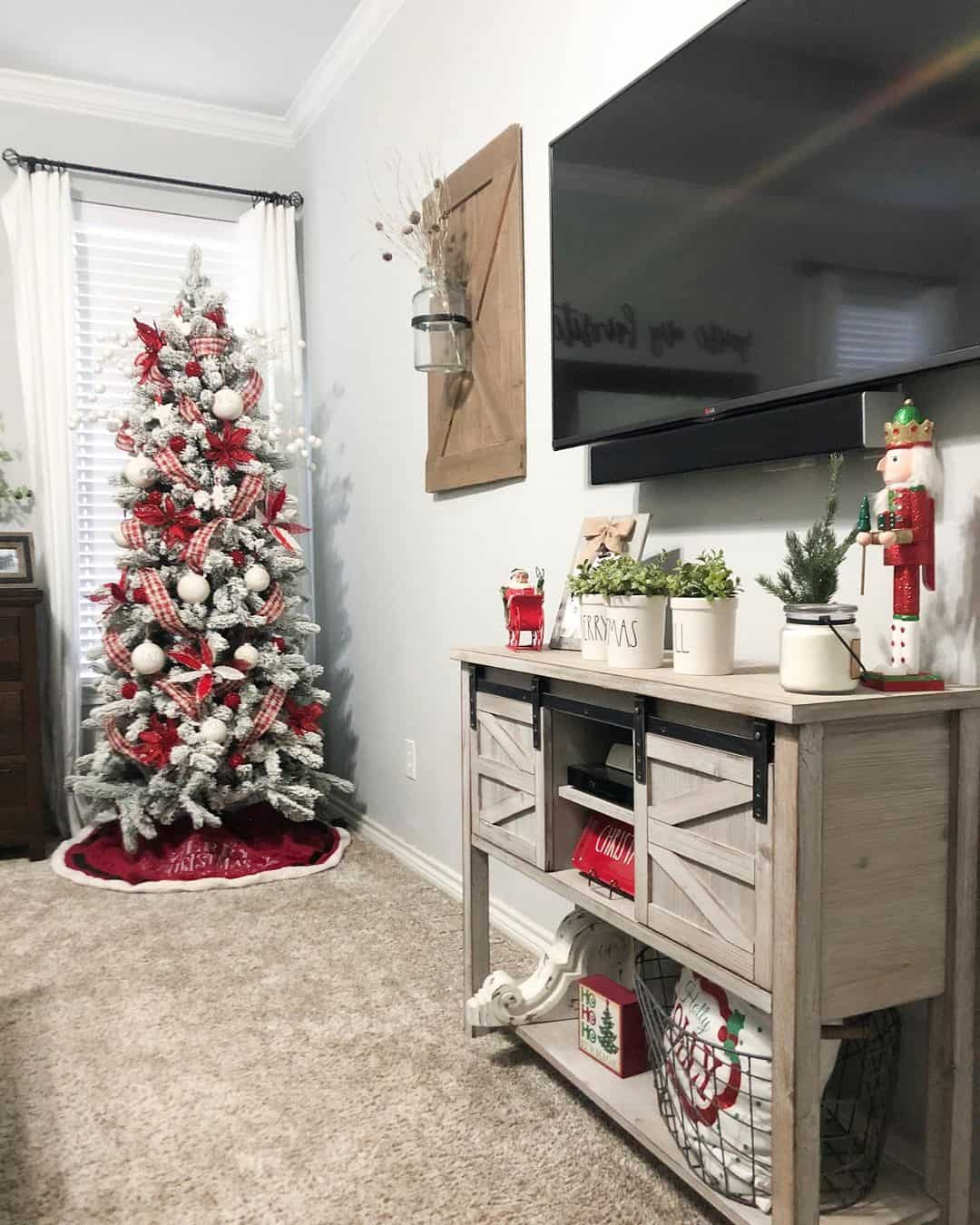Red and White Primary Bedroom Décor - Soul & Lane