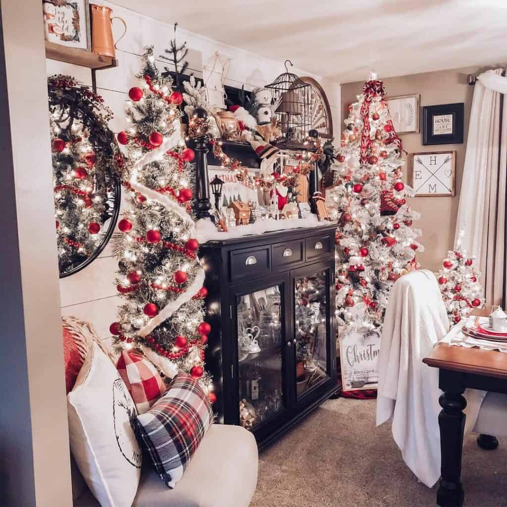 Red and White Themed Winter Cottage Dining Area