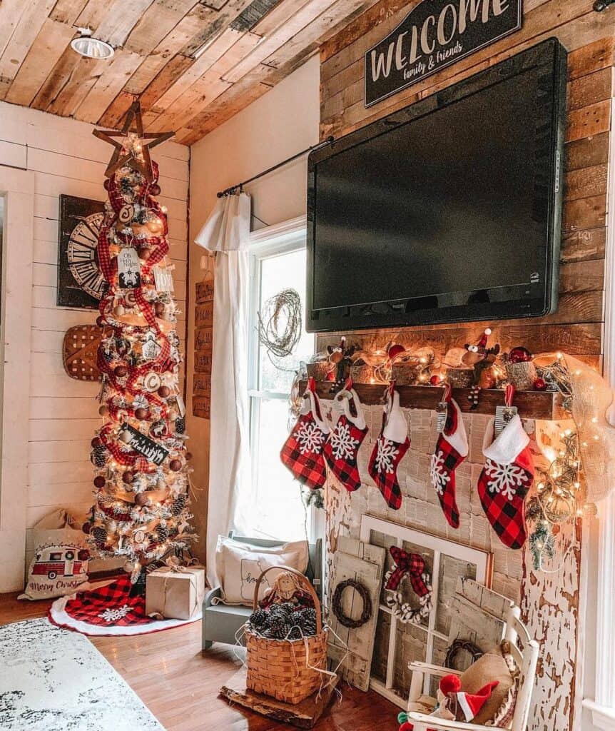 Shiplap Red and Black Checked Décor