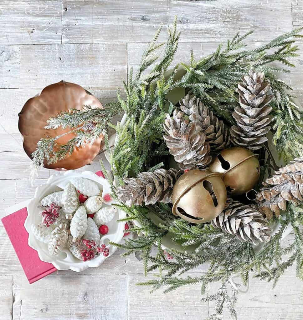 Simple Christmas Pine Cone Arrangement