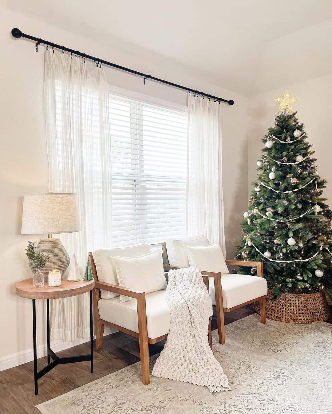 Simple Christmas Tree with Lighted Star Topper - Soul & Lane