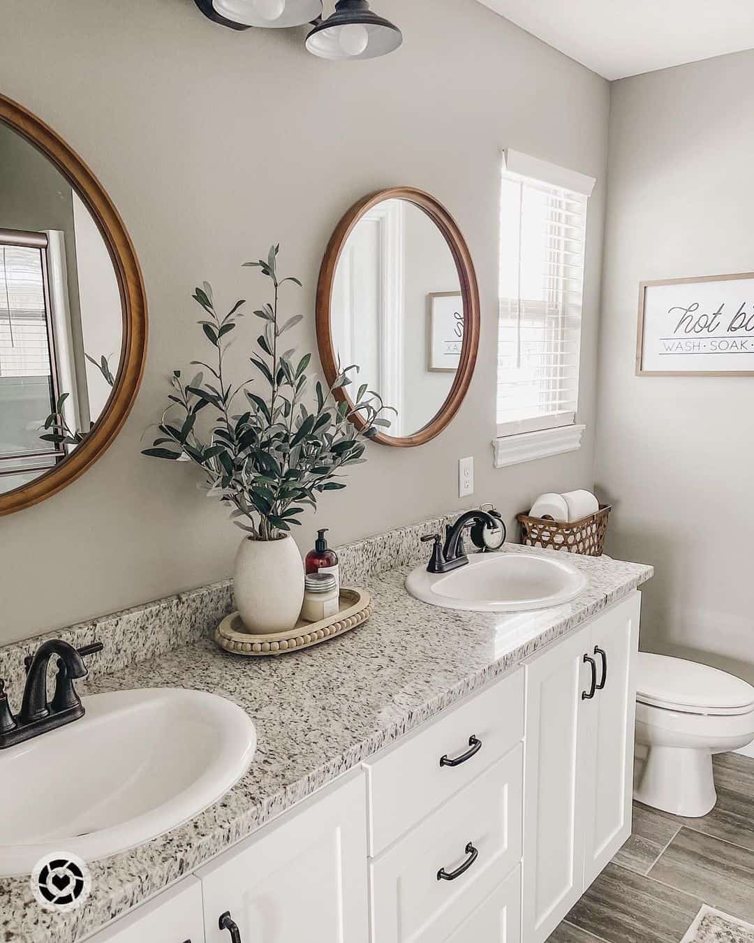 35+ Ideas for Bathroom Counter Decor