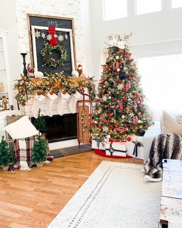 21 Red Christmas Tree Skirts That Are Very, Very Merry