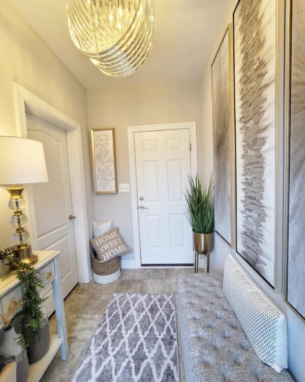 35 Diverse Ways to Showcase Entryway Wall Décor