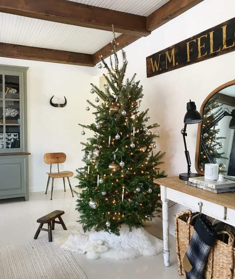 Vintage Décor with Christmas Tree