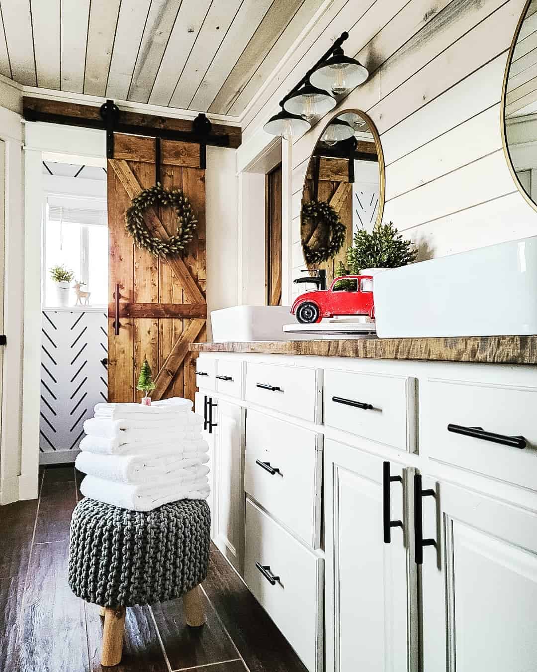 White Farmhouse Bathroom Soul & Lane