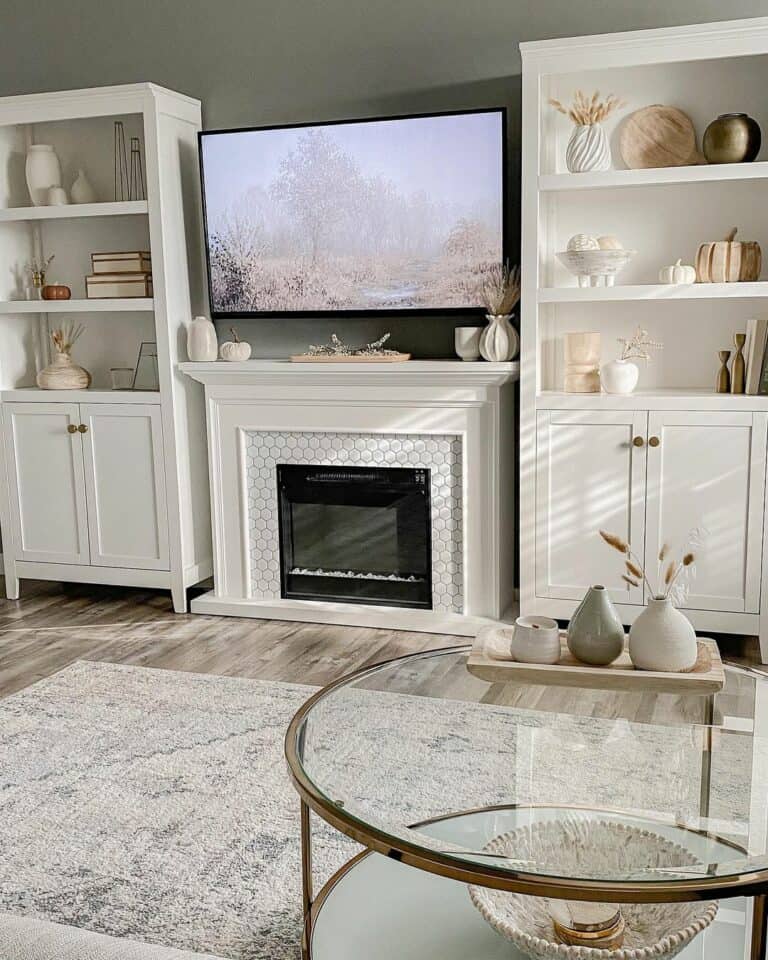 White Living Room with Neutral Décor