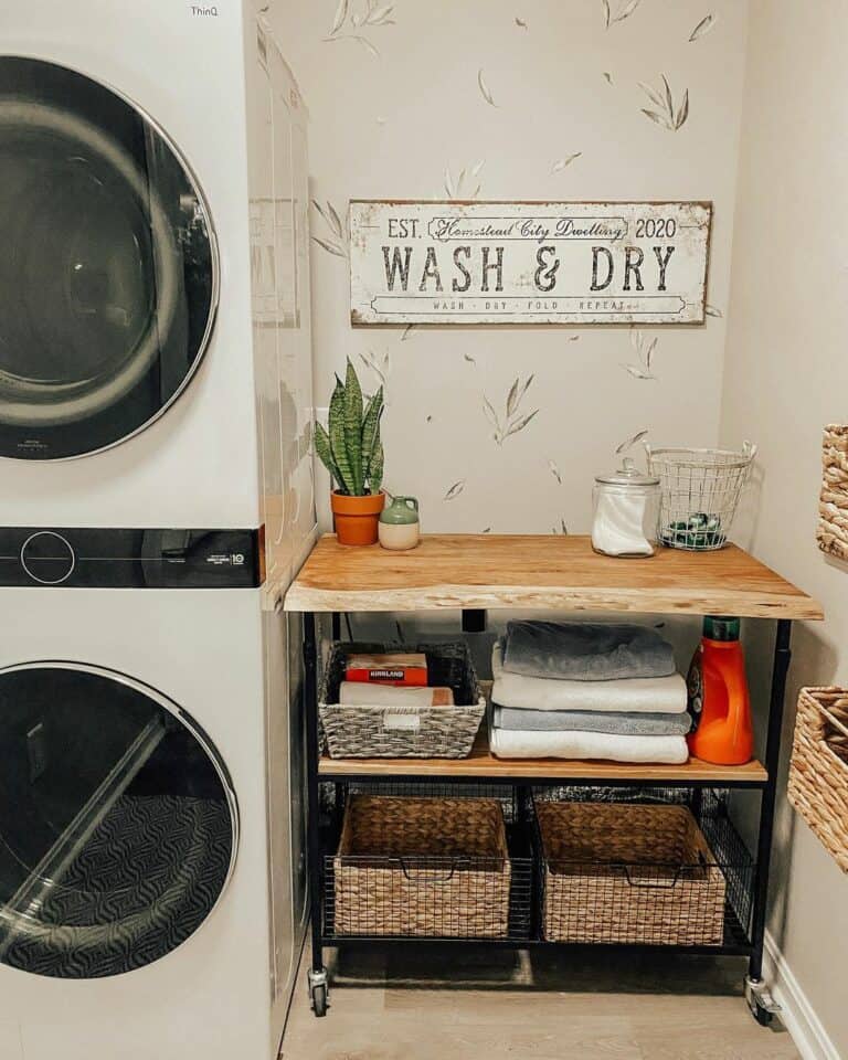 White Rustic Laundry Sign Décor