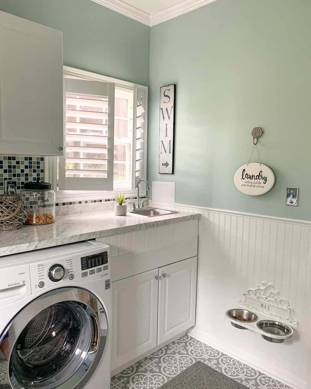 35 Stunning Laundry Room Wall Décor to Enhance Your Home