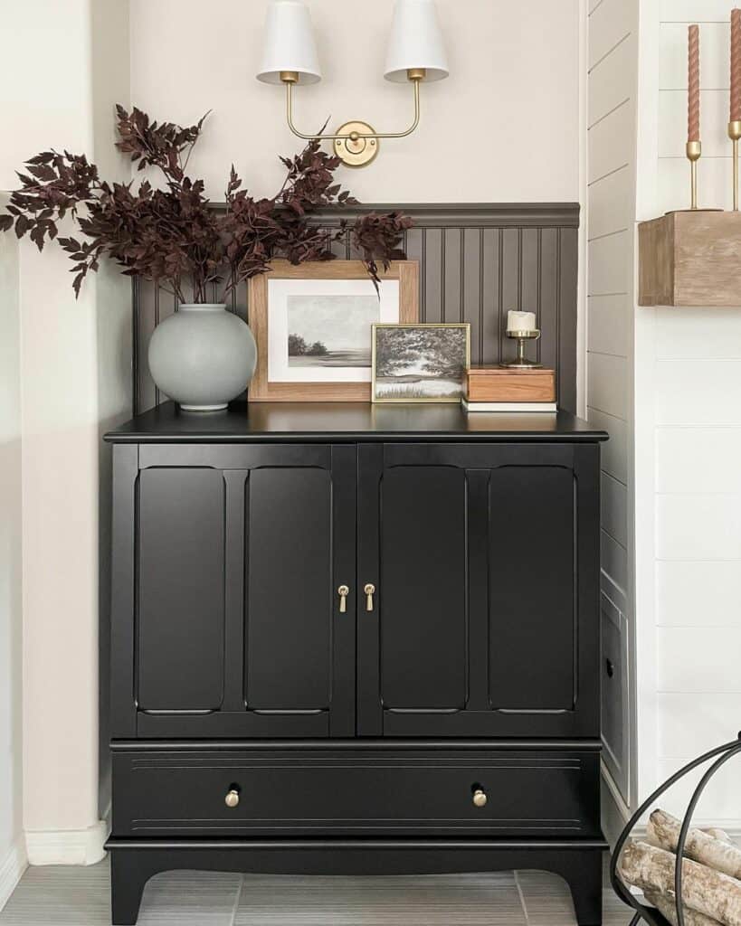 White Wall Nook With Black Wainscoting