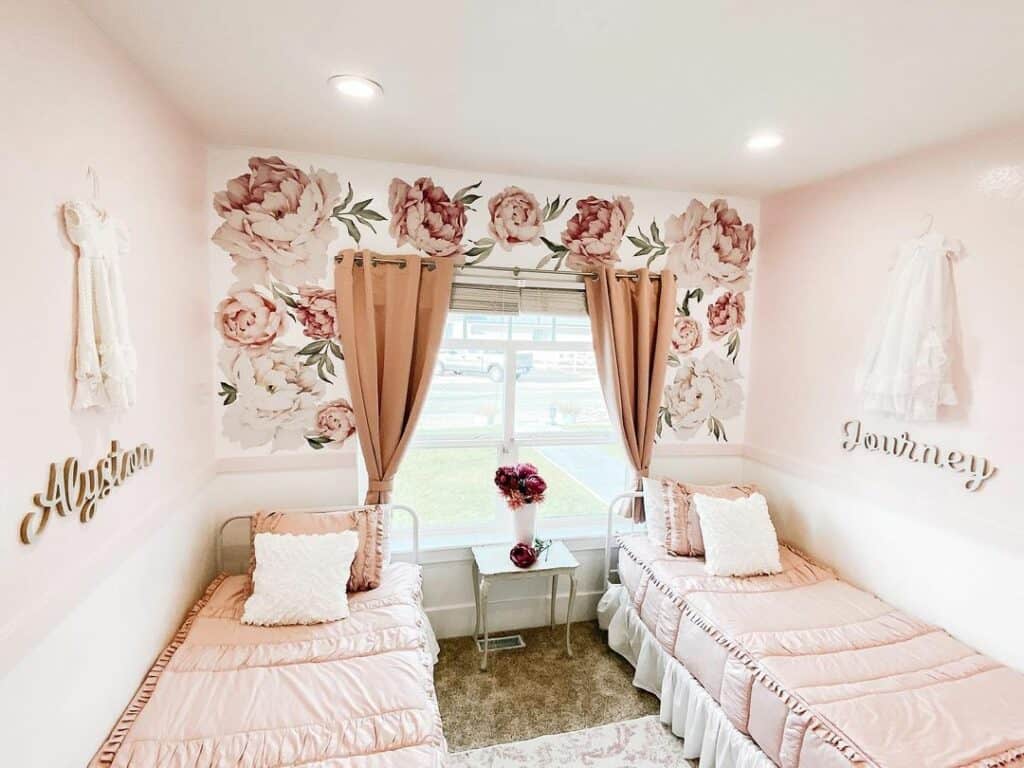 Arrangement Idea for Two Girls Beds in One Room