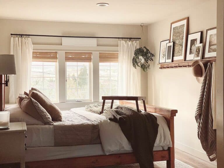 Bedroom with a Coat Peg Picture Ledge