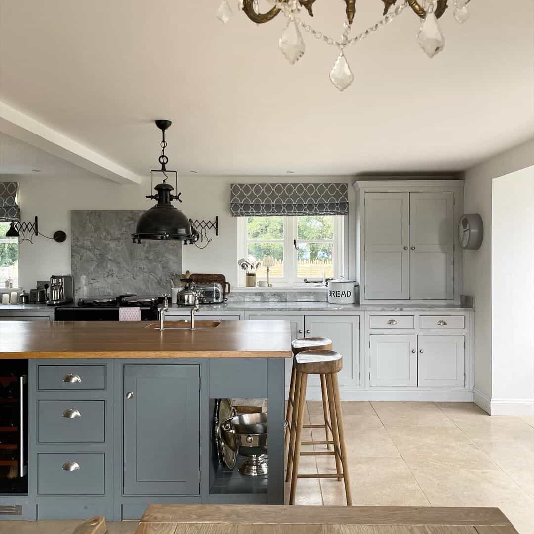 32 Farmhouse Kitchen Island Lighting to Brighten Any Kitchen