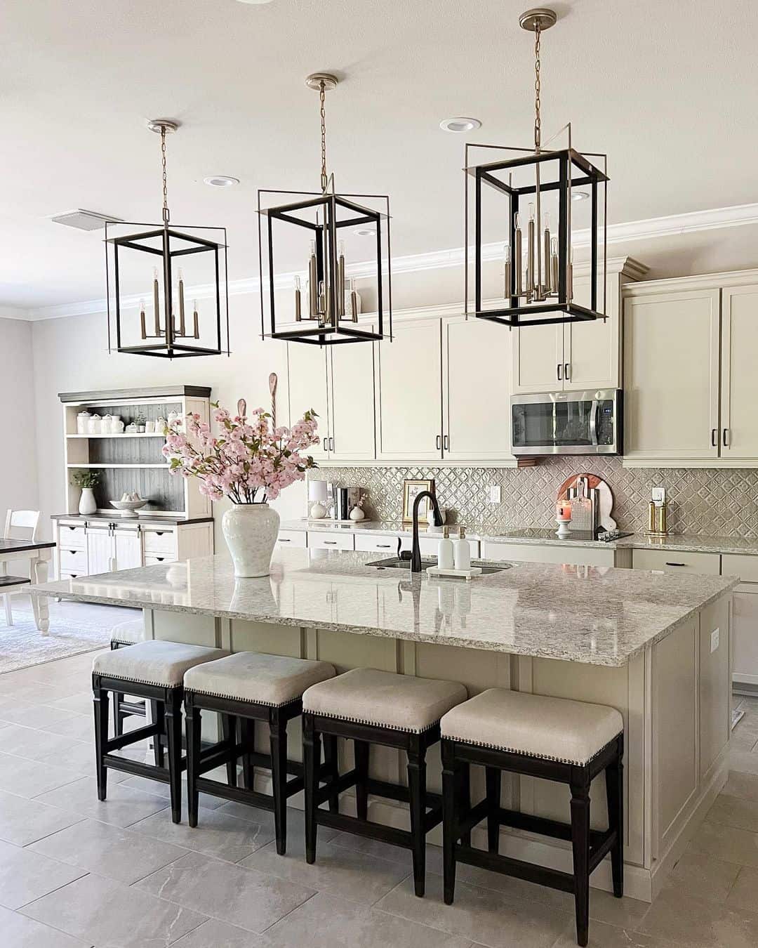 24 Noteworthy Neutral Options for Beige Kitchen Cabinets