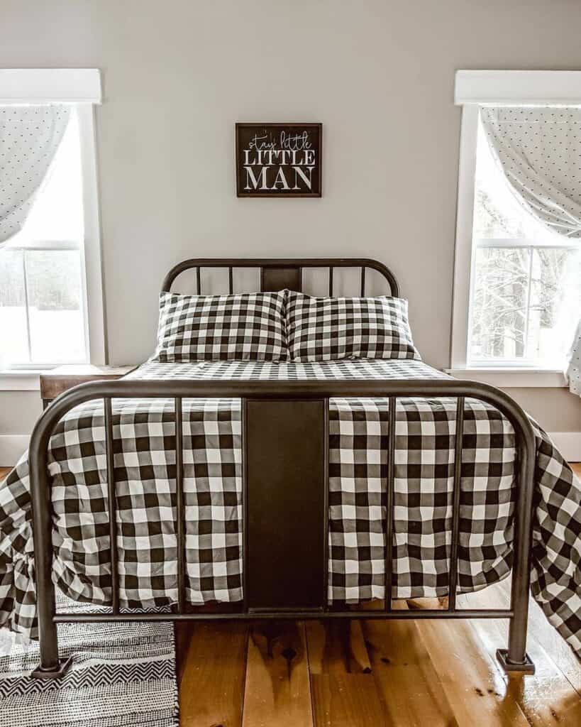 Black and White Boys Bedroom Ideas for Small Rooms