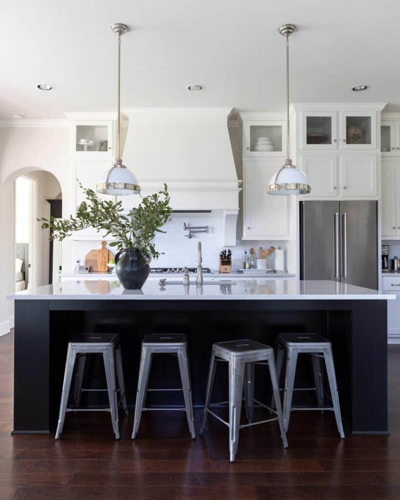 Black and White Breakfast Bar Ideas