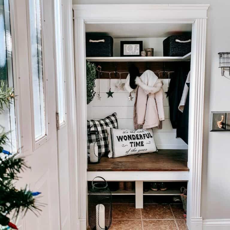 Black and White Décor for Tiny Mudrooms