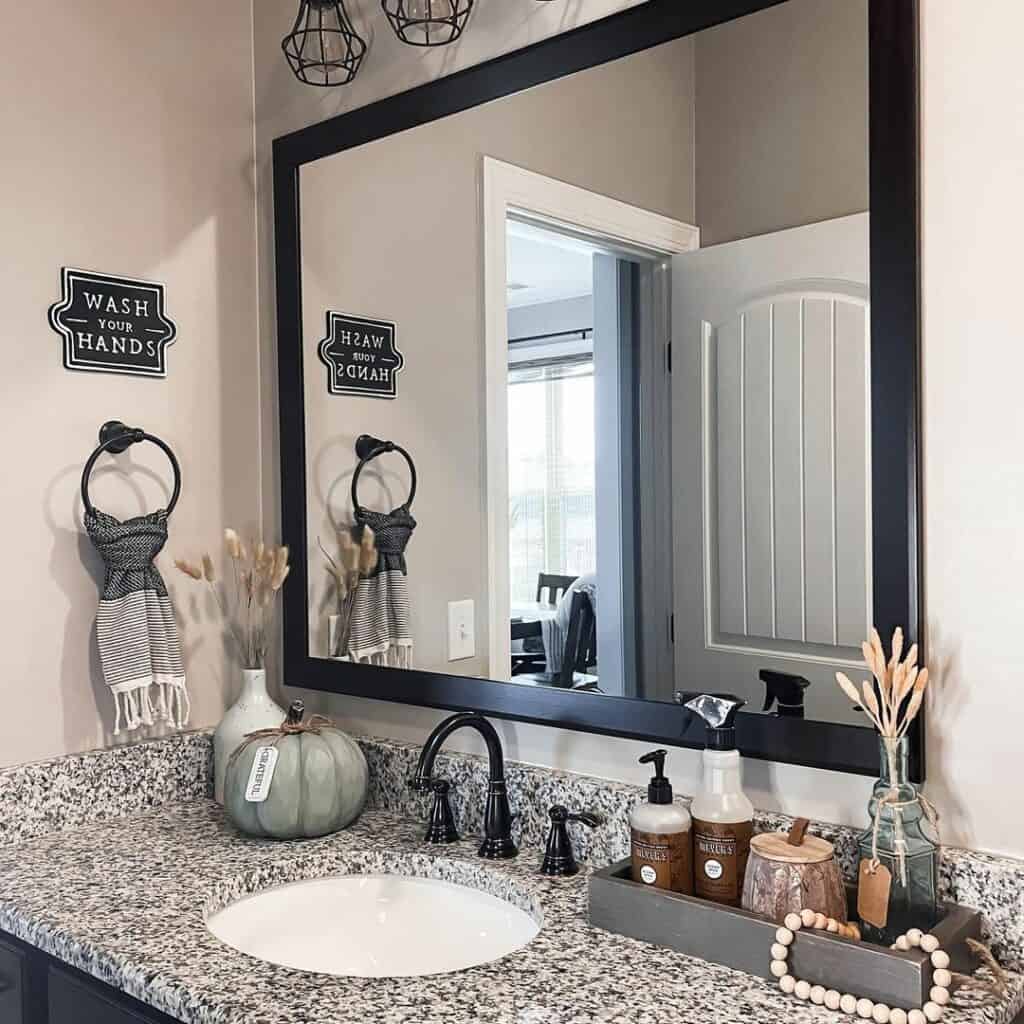 Black and White Guest Bathroom Ideas