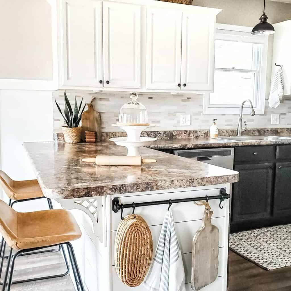 Black and White Kitchen Cabinets With a Breakfast Bar Ideas